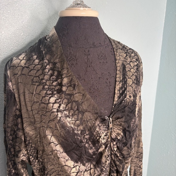 IO Paris Animal Print Blouse - Picture 4 of 10